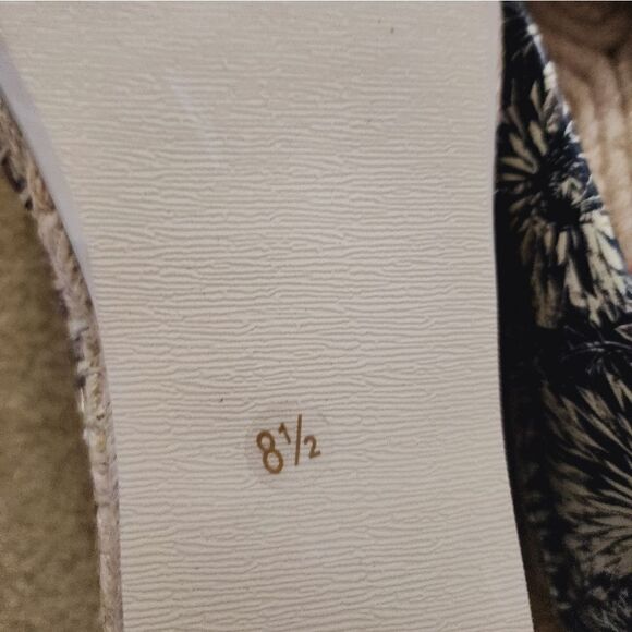 Kelsi Dagger  - Picture 7 of 9